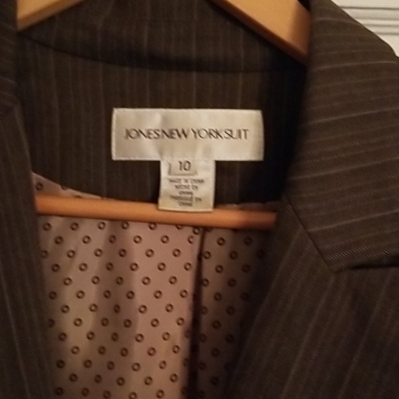 Suit - Picture 2 of 7